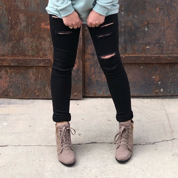 New! Lace Up Taupe Wedge Sneaker With Gold Zipper - Picture 2 of 8